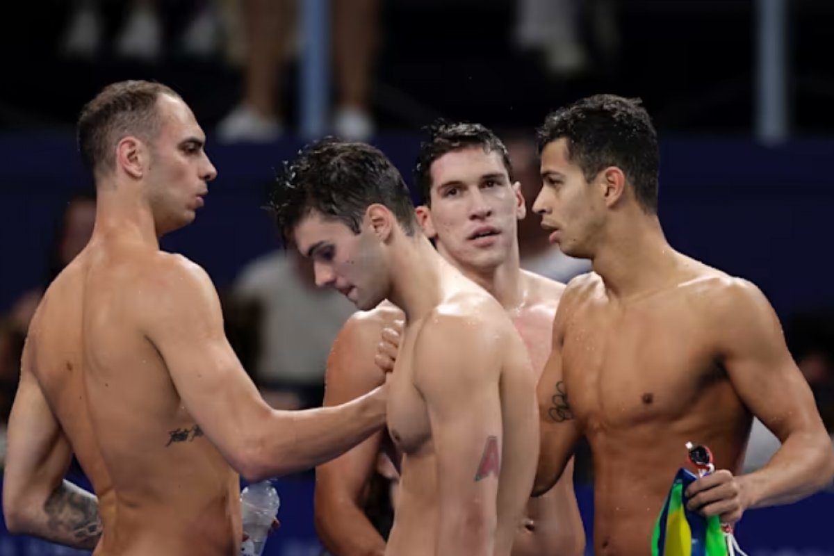  Brasil é 12º e fica fora de final do revezamento 4x200m