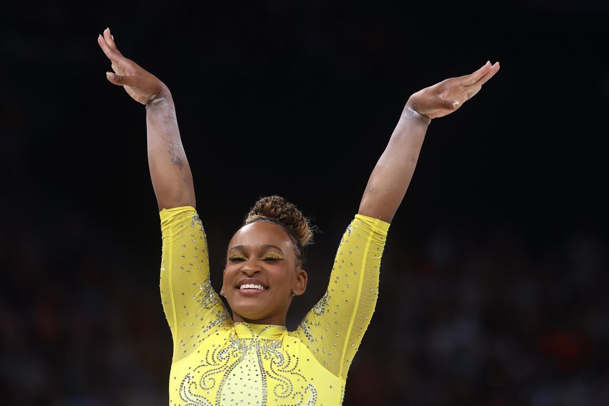 Em disputa histórica, Rebeca Andrade conquista prata no individual geral da ginástica 