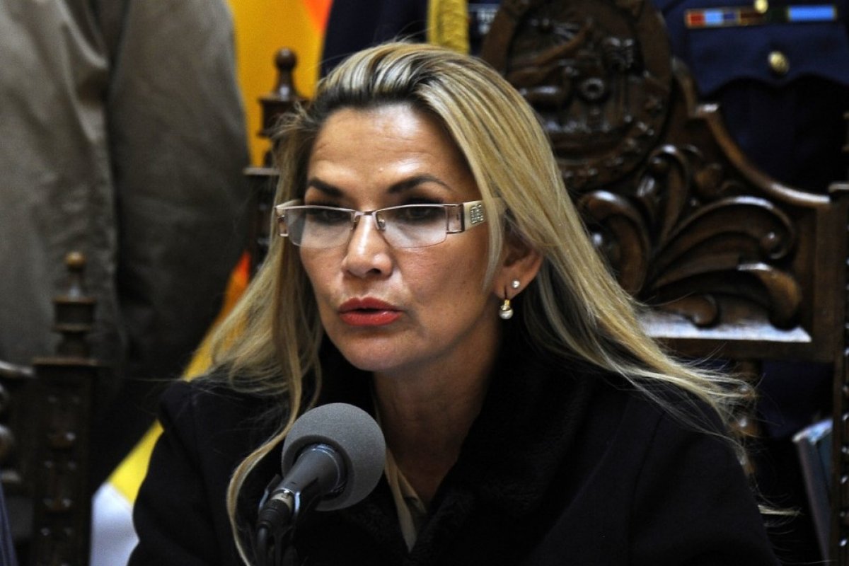 Presidente interina da Bolívia anuncia candidatura ao cargo 