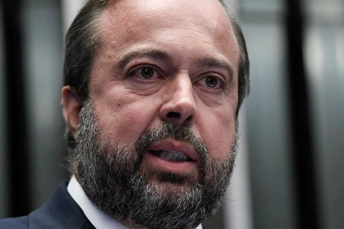 Ministro afirma que energia está perto do colapso tarifário e novo modelo deve ser proposto até setembro