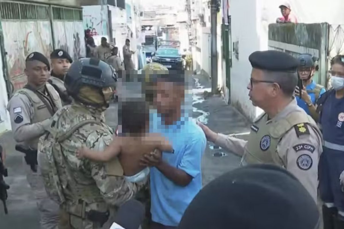 Semob suspende circulação de ônibus em bairro de Salvador após família ser feita refém 