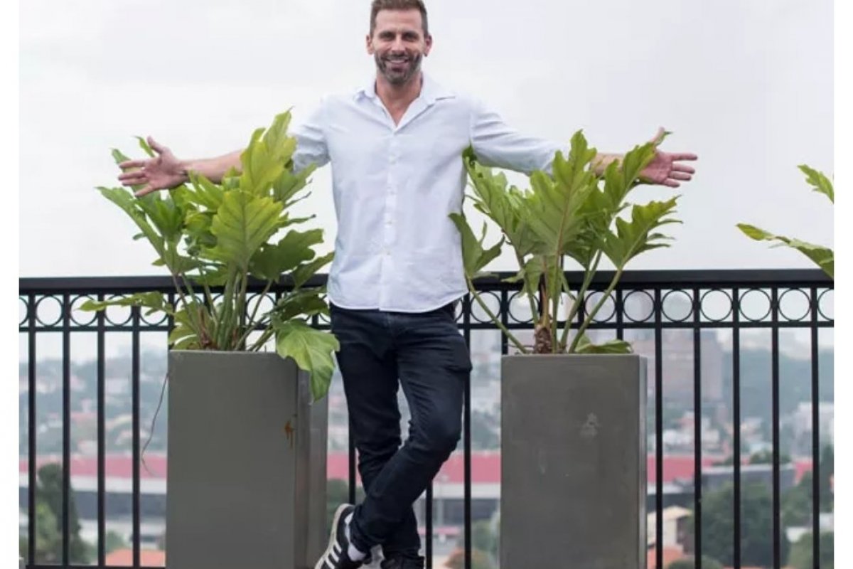 Henri Castelli mostra para a Casa  Vogue sua cobertura com vista para o estádio do Morumbi 