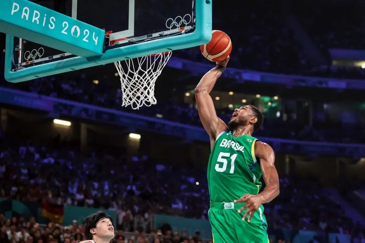 Caboclo fala em desejo de voltar à NBA após impressionar astro dos EUA