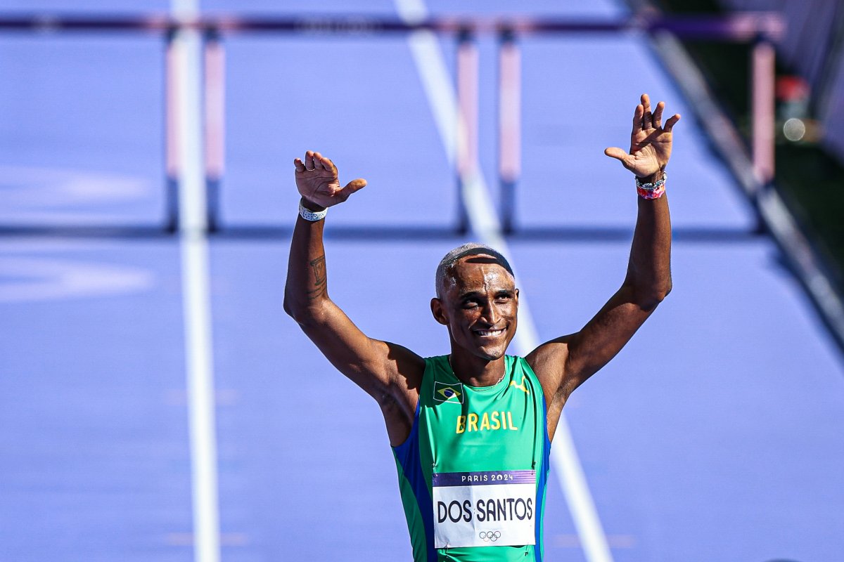 Alison Santos vai à final com quarto tempo das semis dos 400m com barreiras