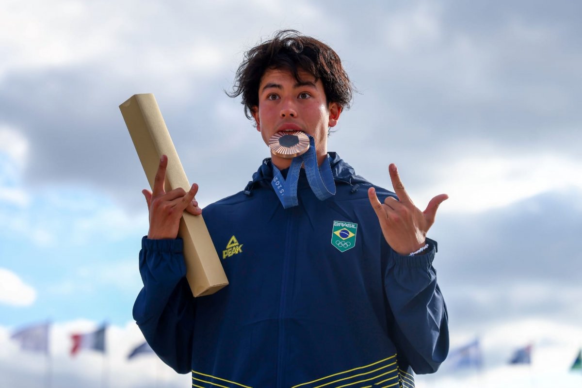 Paris 2024: Medalha no skate e classificação no vôlei de praia, atletismo e canoagem; confira resumo