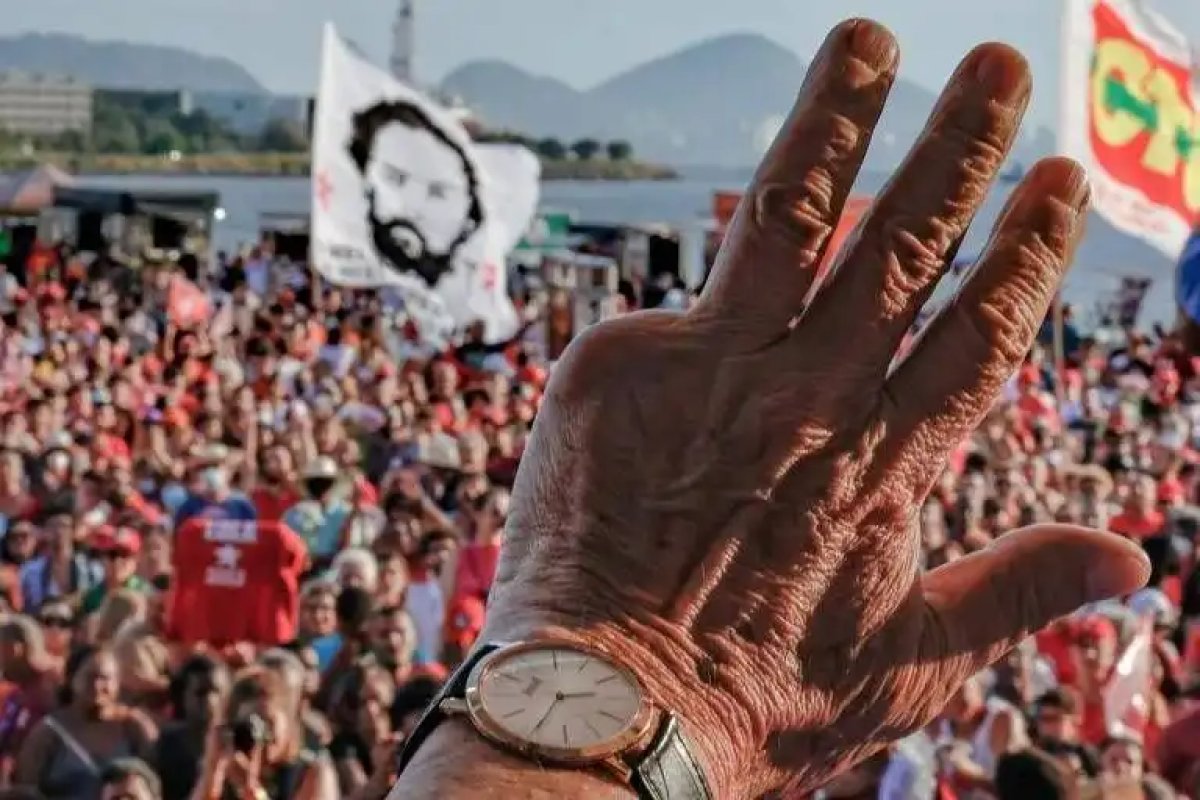 TCU decide que Lula não precisa devolver relógio que ganhou de presente na França 