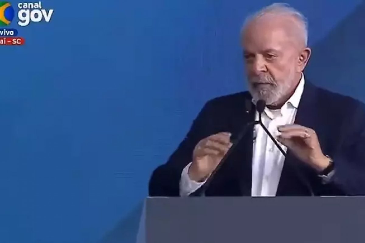 Vídeo: Lula presta solidariedade e pede um minuto de silêncio por vítimas de queda de avião em Vinhedo 