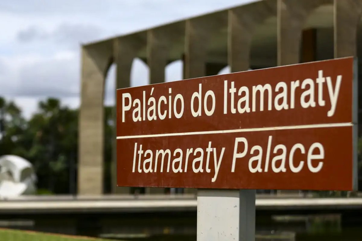 Diplomatas brasileiros votam favoravelmente a inédito indicativo de greve