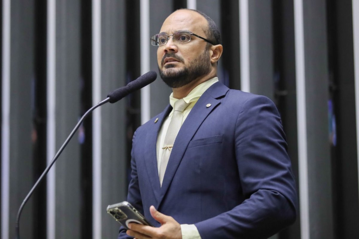 Capitão Alden defende PL para punir resistência à abordagem policial após viatura ser atingida por tiros em Salvador 