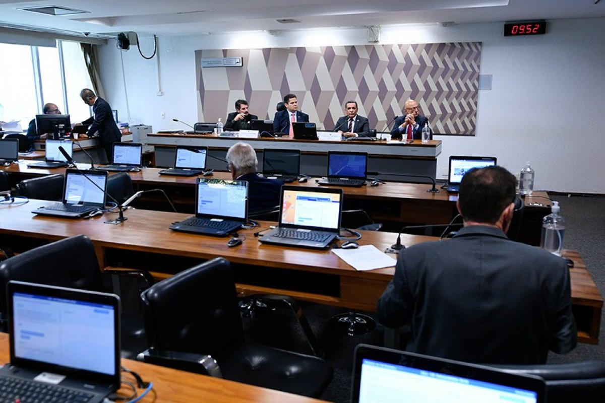 CCJ do Senado aprova PEC da Anistia; texto vai a plenário
