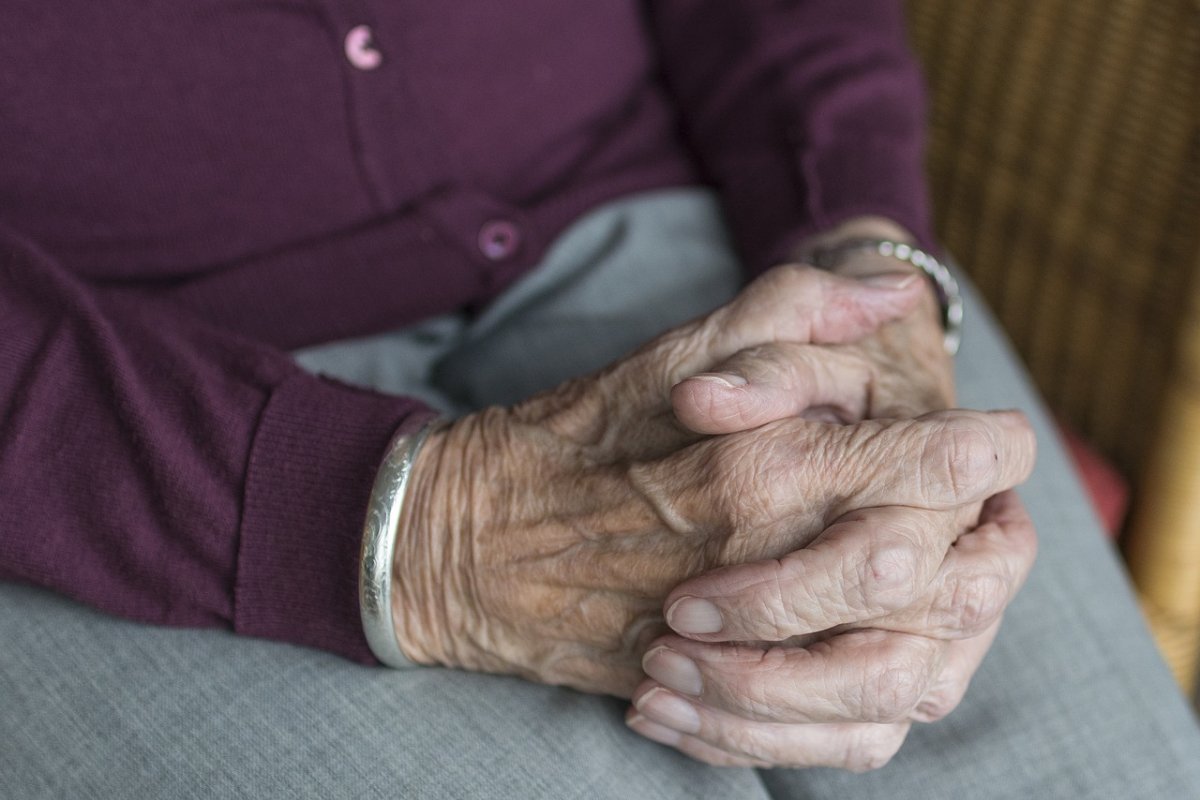 Mais de 93 mil idosos morreram de desnutrição no Brasil em 20 anos, diz estudo