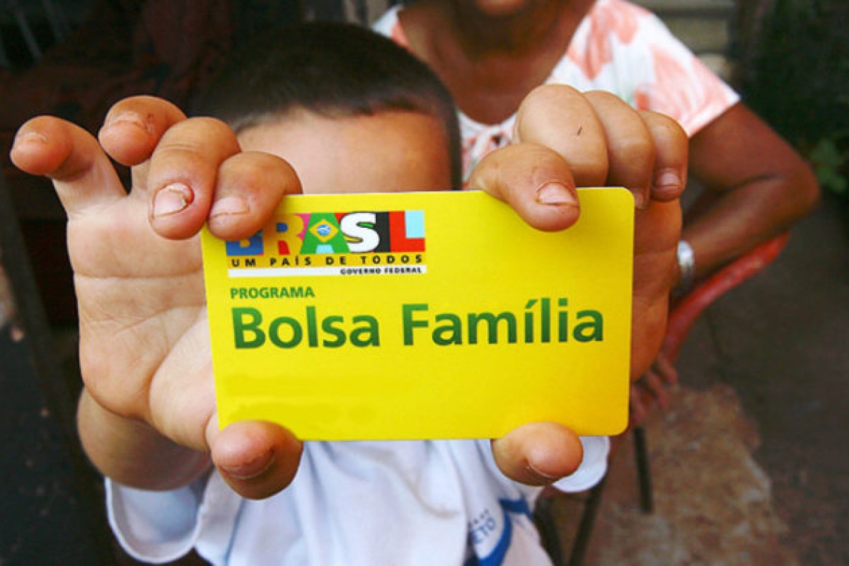Bolsa Família volta a ter fila de espera e passa de zero para 500 mil inscritos em um ano