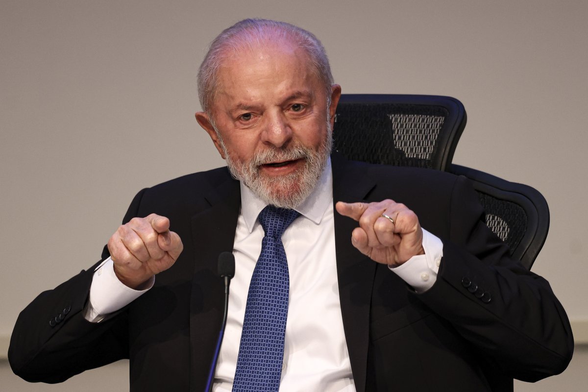 Problema do país não é o pobre trabalhador, são os ricos, diz Lula