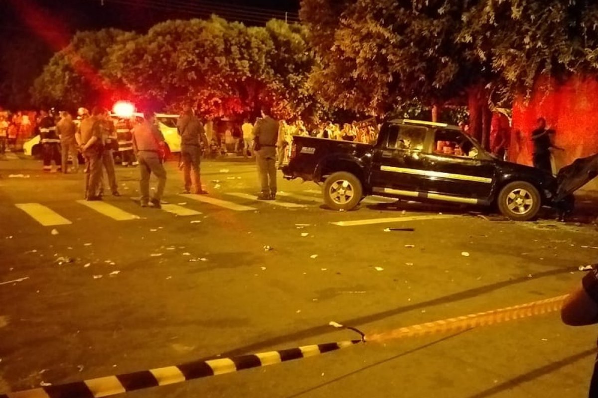 Motorista atropela 17 pessoas em bar no interior de São Paulo