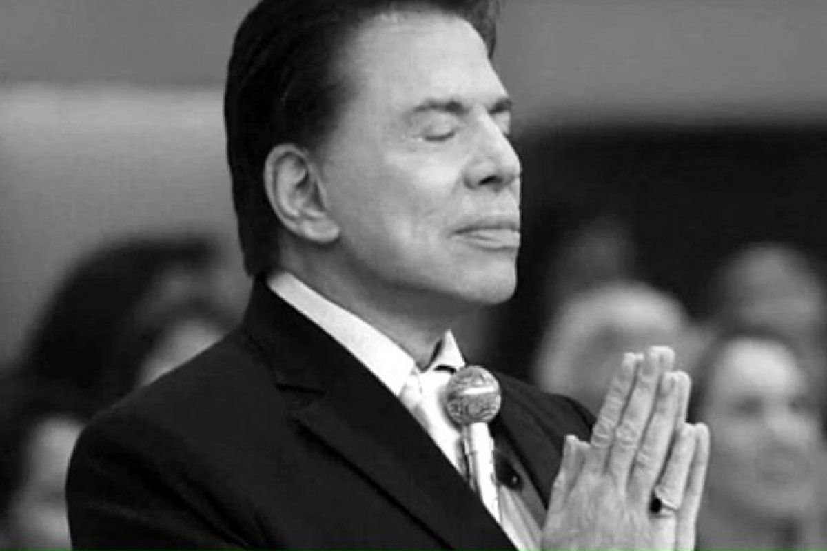 Sobrinho posta foto de túmulo após enterro de Silvio Santos!      