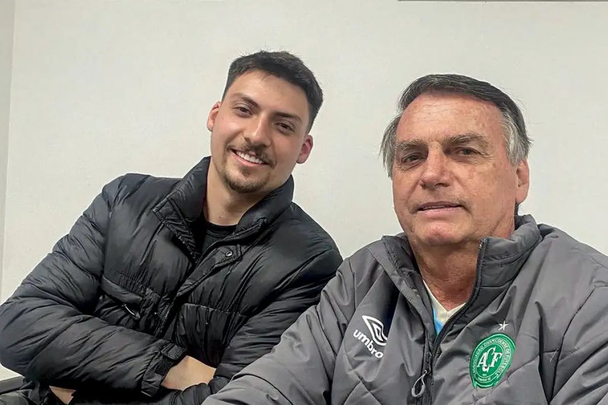 Banco pede bloqueio de contas de Jair Renan, candidato a vereador em Balneário Camboriú (SC), por dívida de 360 mil
