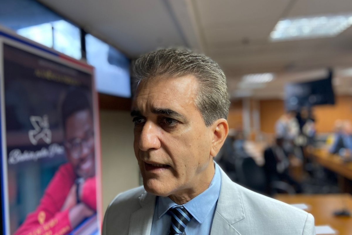 ‘Esqueceu que o chefe dele pediu vários empréstimos’, diz Robinson em resposta às críticas de Tinoco 
