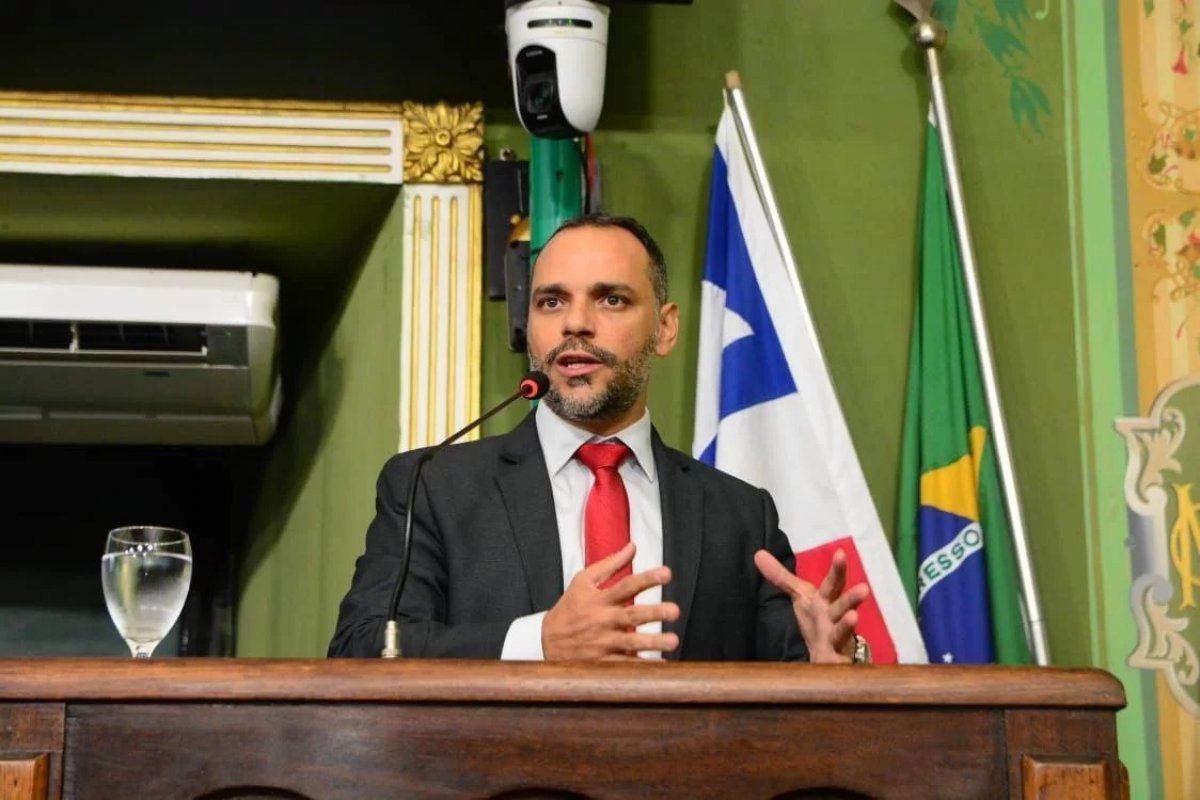 Vídeo: Augusto Vasconcelos diz que recebeu denúncia de que terreno do Hotel Othon dará lugar a empreendimento fora das especificações 