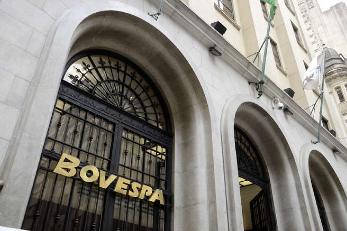 Preocupação com proliferação do coronavírus faz Bovespa registar maior queda em 10 meses
