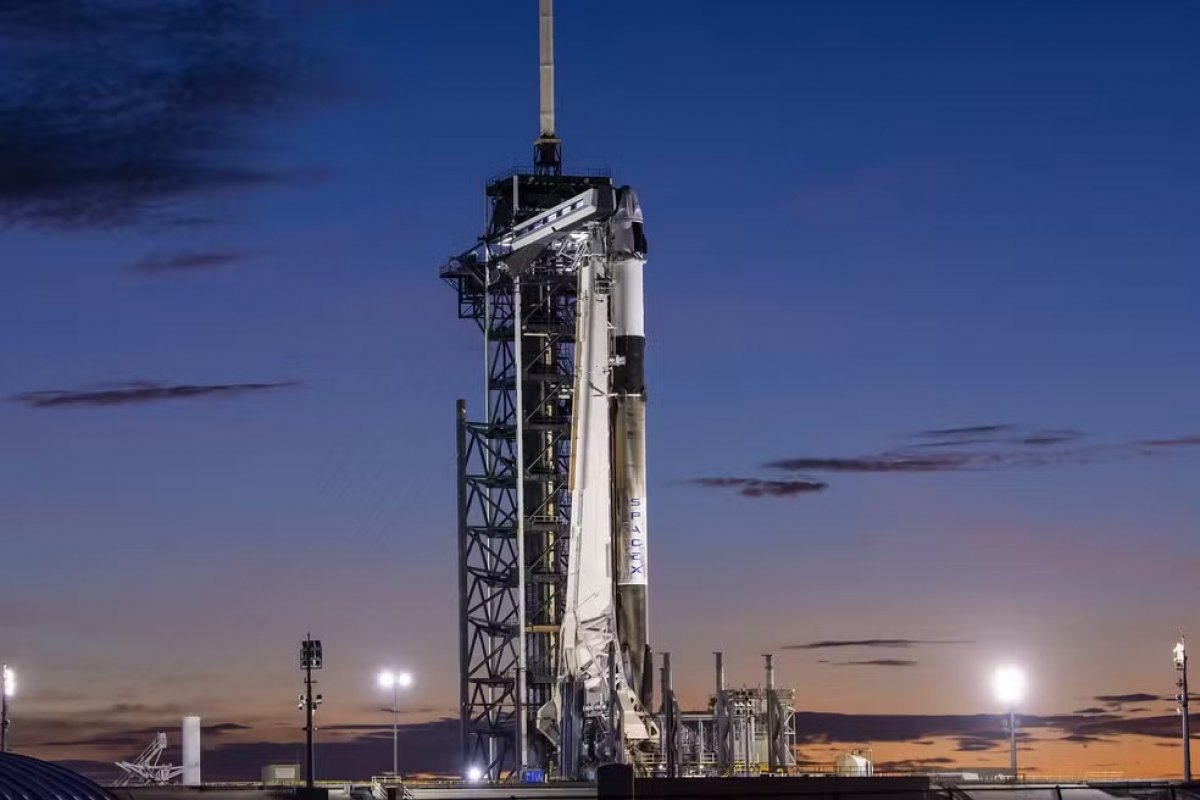 Missão privada que levará civis para caminhada no espaço é adiada para quarta pela SpaceX