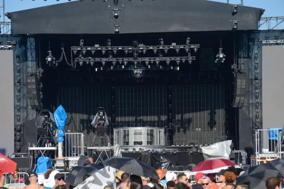 Shows voltam a ser obrigados a distribuir água pelo menos até o Natal