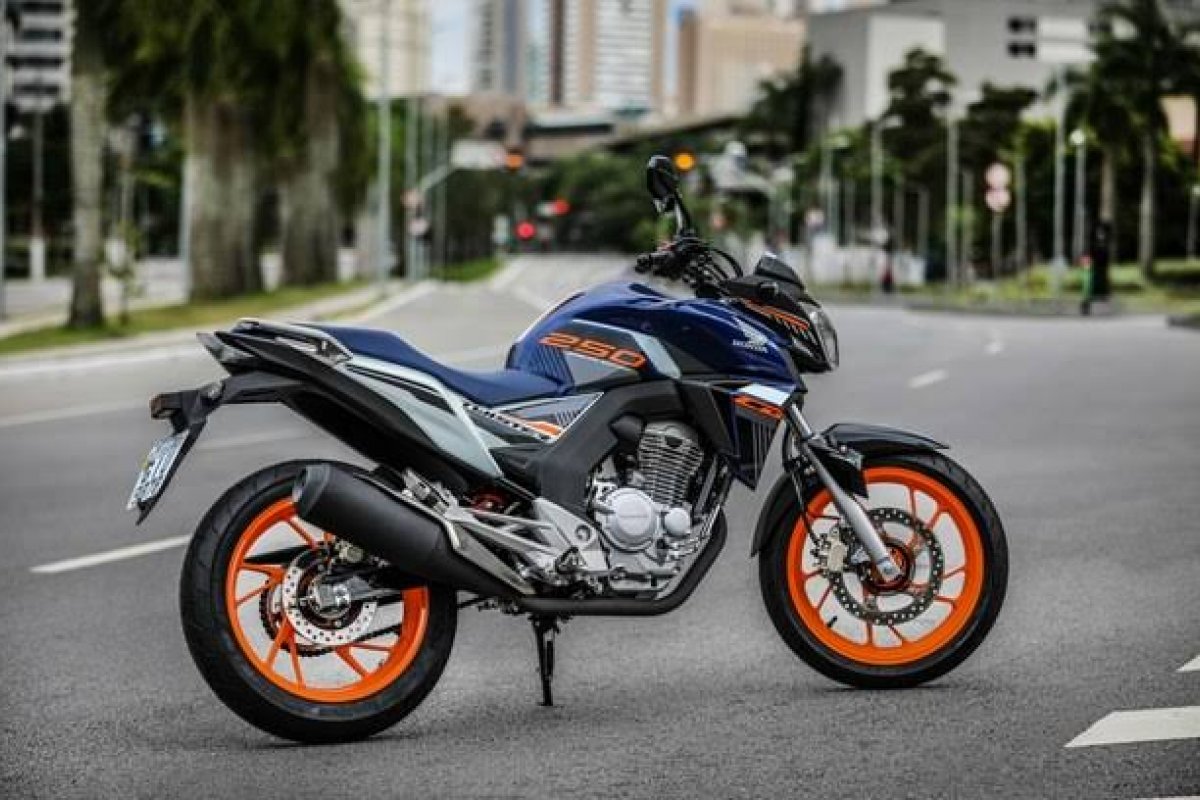 Série Especial da Honda XRE 190 e CB 250F já estão nas concessionárias 