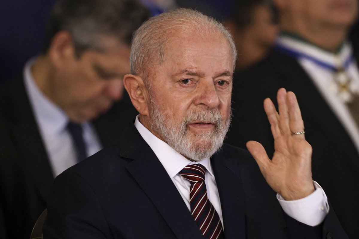 Lula diz que Forças Armadas não devem atuar em nome de ideologia ou pretensões políticas
