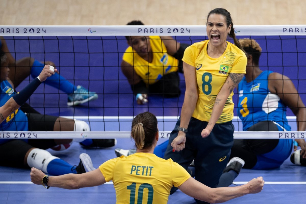 Jogos Paralímpicos 2024: Brasil vence Ruanda na estreia do vôlei sentado feminino em Paris 