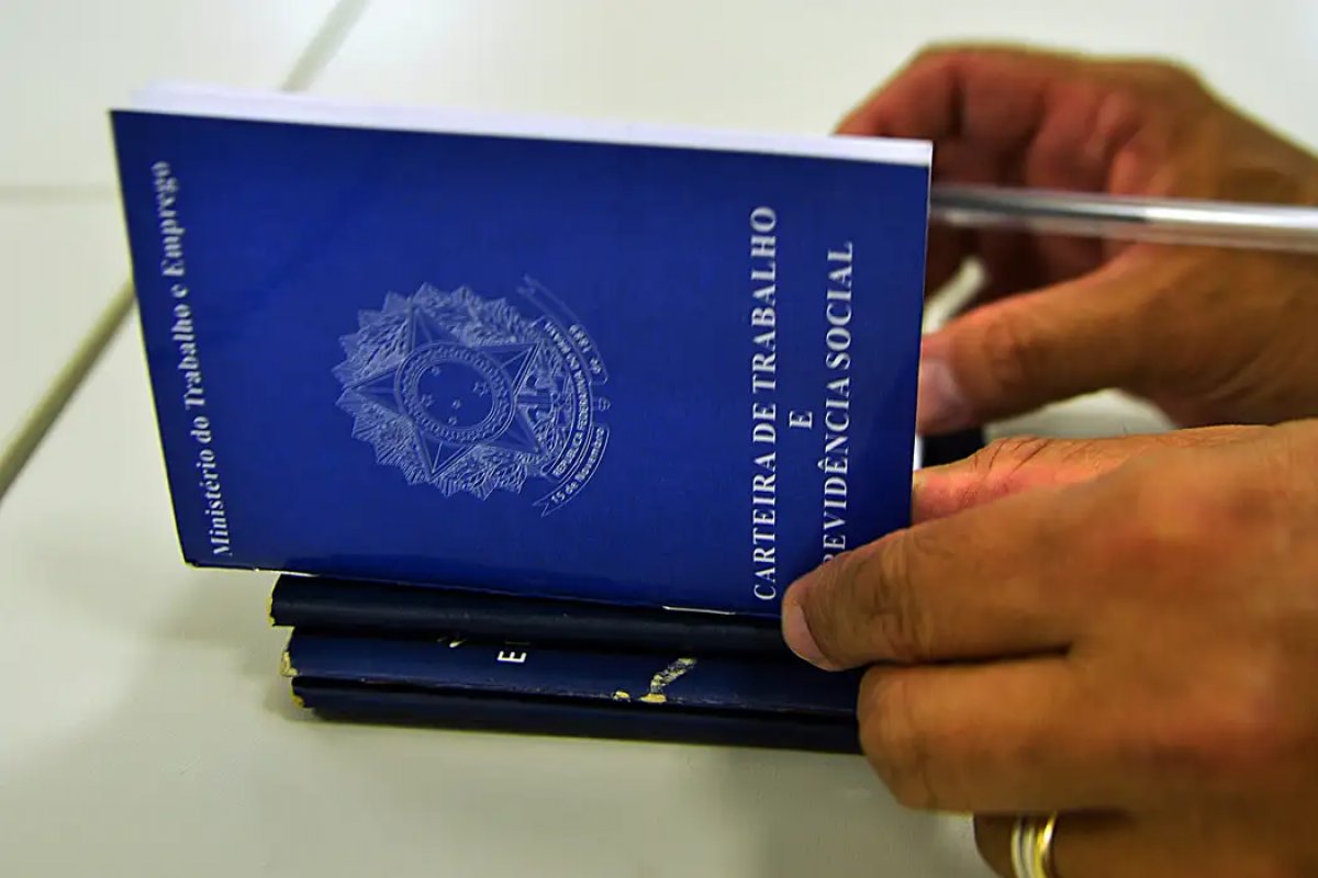 IBGE: taxa de desemprego cai para 6,8% no trimestre encerrado em julho