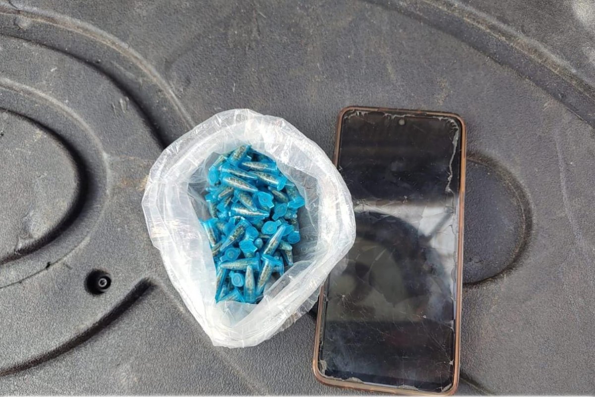 Homem é preso com 108 pinos de maconha em Salvador 