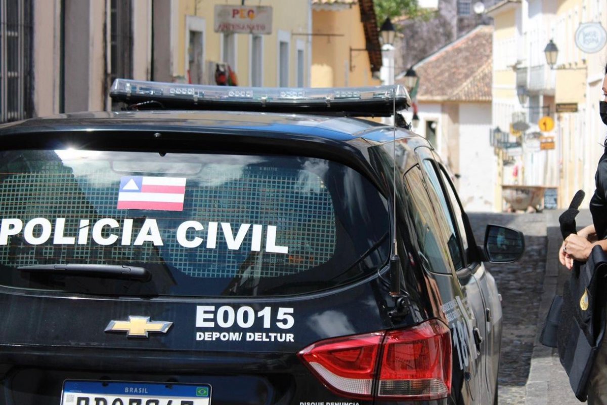 Turista italiana é vítima de estelionato e perde R$ 7,5 mil em corrida de táxi na BA; quantia foi recuperada pela polícia 