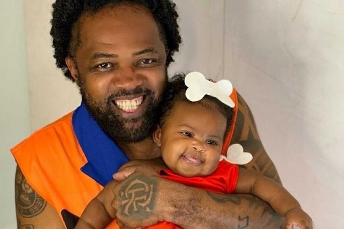 Celebrando 5 meses, filha de Xande de Pilares encanta ao surgir fantasiada em novo ensaio fotográfico! 
