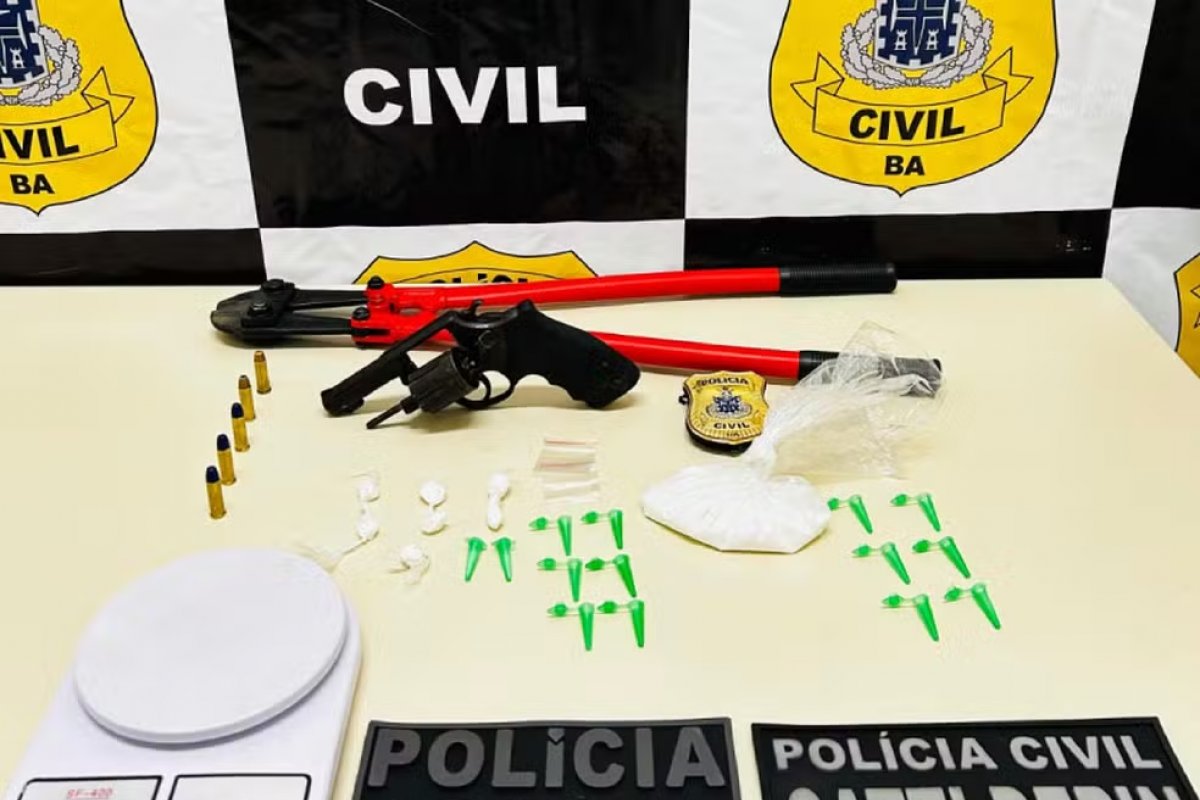 Jovem de 21 anos é preso suspeito de invadir residências e matar vítimas no sudoeste da Bahia 