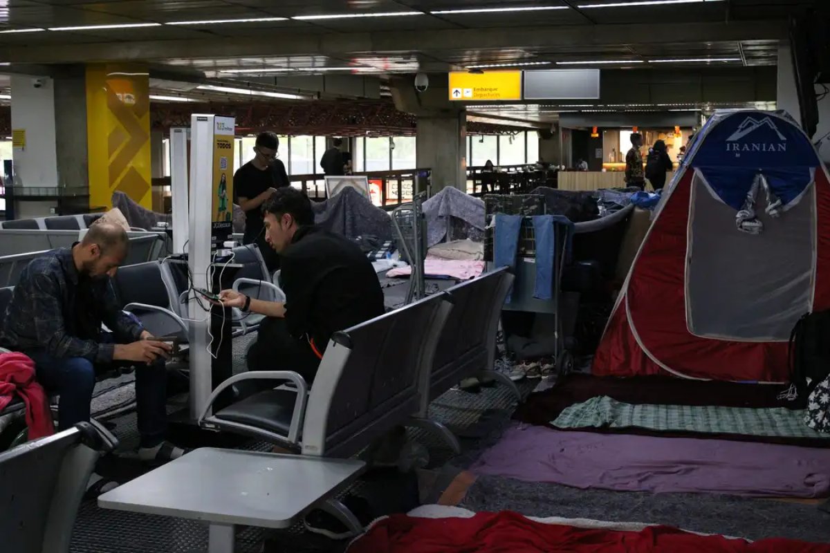 Justiça Federal concede liminar e impede deportação de 70 imigrantes em Guarulhos