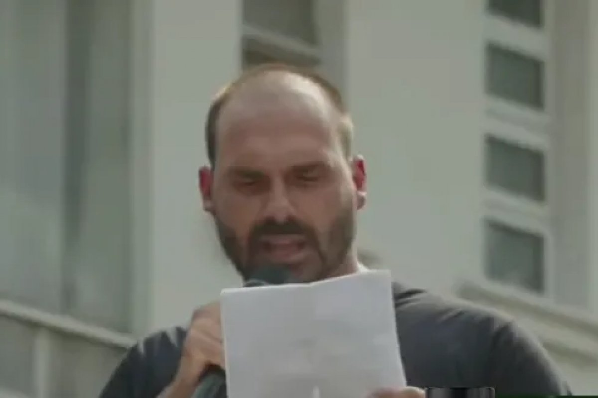 Moraes é chamado de 'psicopata' durante discurso de Eduardo Bolsonaro em SP 