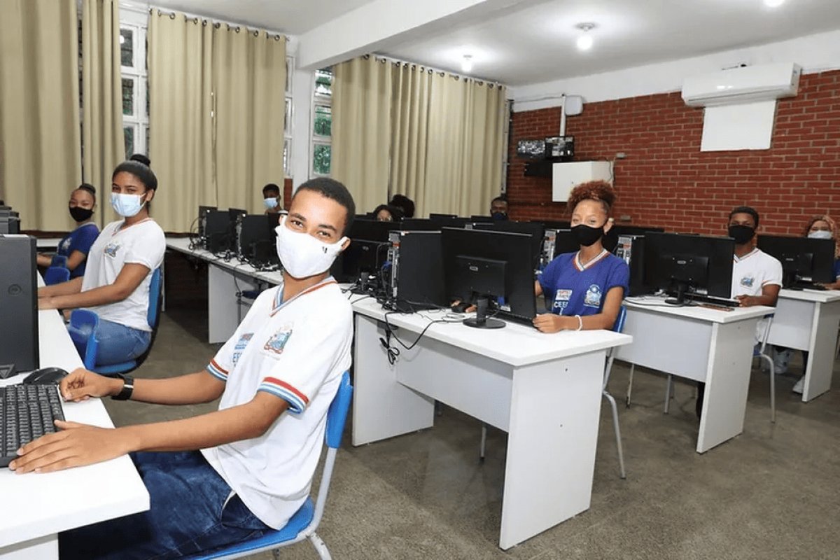 Governo da Bahia divulga 1.624 vagas temporárias para profissionais da educação; confira 