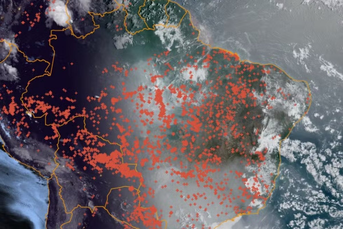 Fumaça de incêndios do Brasil pode chegar à Argentina e Uruguai no fim de semana 