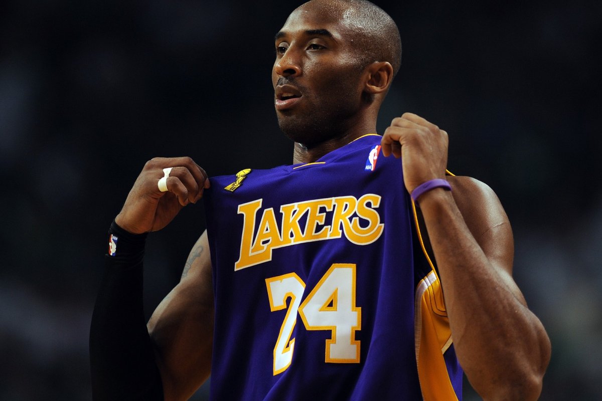 Fotos tiradas logo após acidente com Kobe Bryant são divulgadas por site americano 