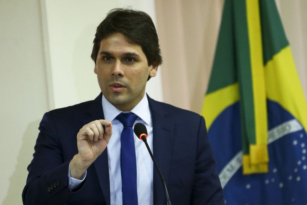 Presidente do INSS pede demissão do cargo após crise 