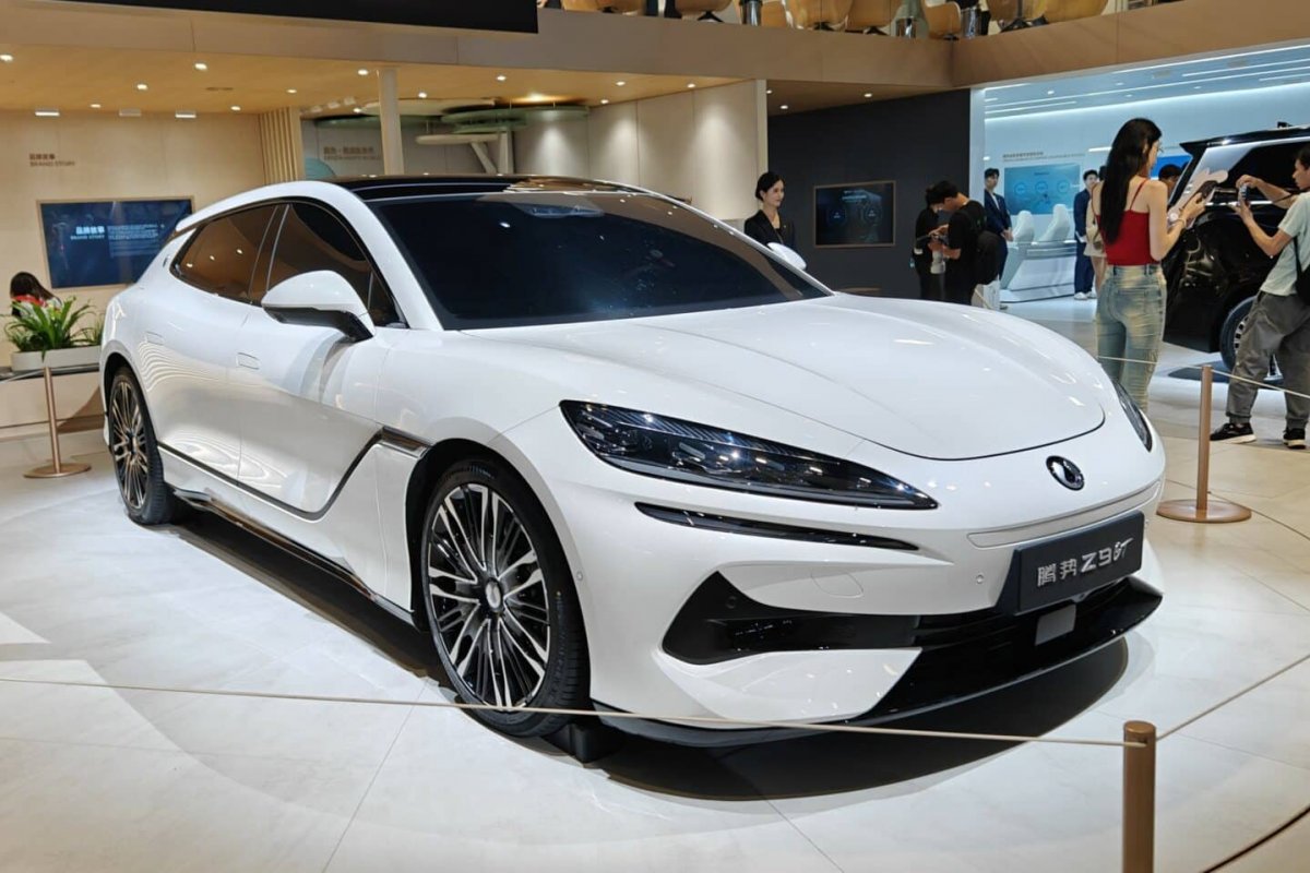 BYD vai investir na marca de luxo Denza e primeiro modelo já está pronto para o lançamento 