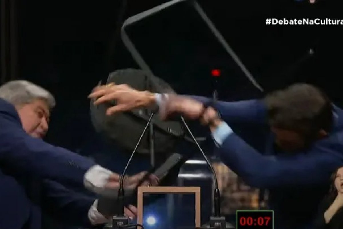 Datena agride Pablo Marçal com cadeirada e é expulso de debate em São Paulo