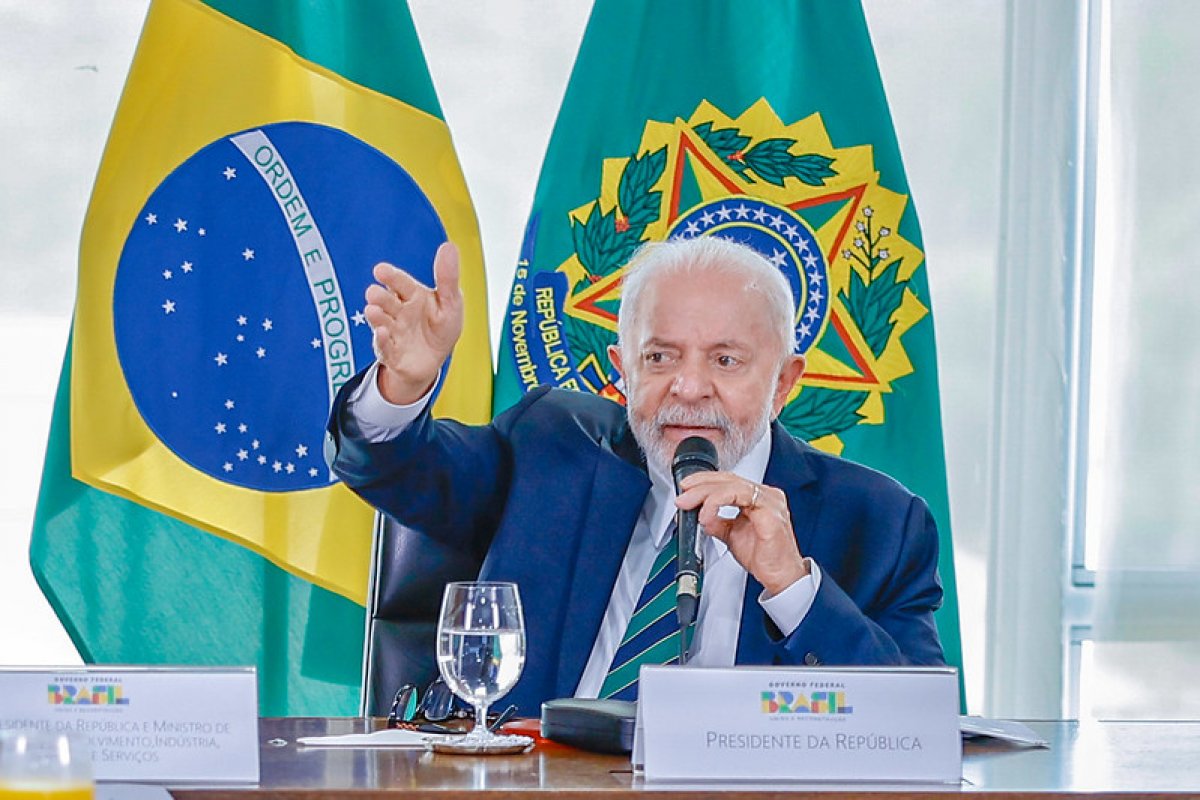 Queimadas: Lula quer reunião com governadores para debater incêndios