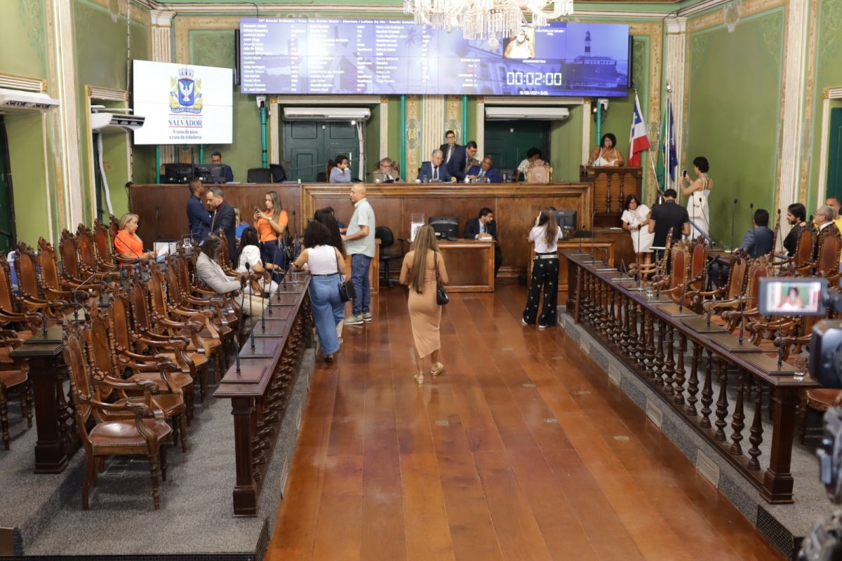 Câmara Municipal de Salvador adia sessão devido à obra no plenário