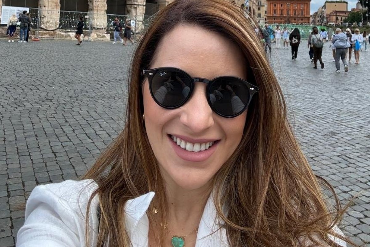 Dermatologista Marília Acioli, referência em cosmiatria, antecipa as comemorações do seu aniversário de 40 anos na Itália! 
