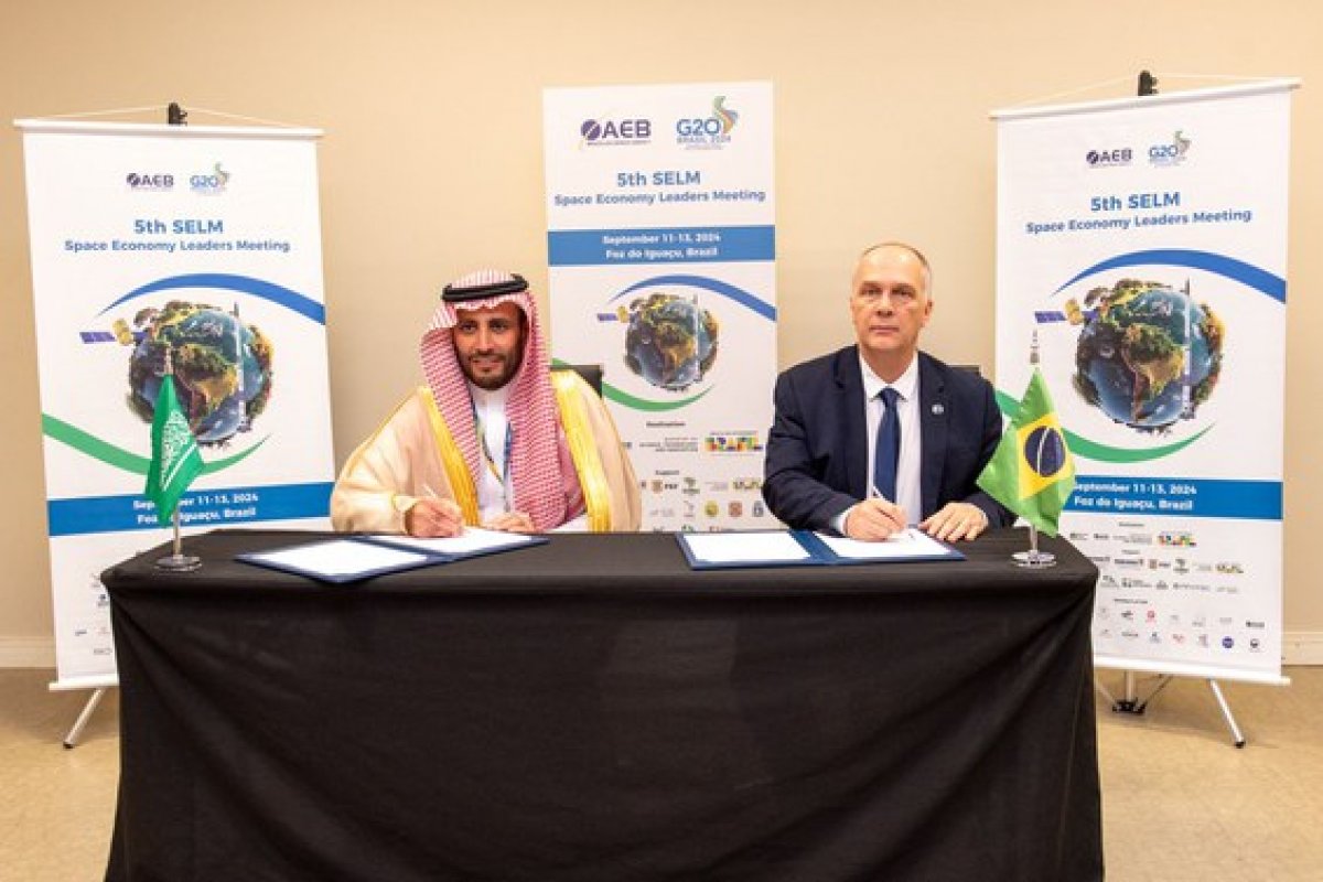 Brasil e Arábia Saudita assinam acordo de cooperação estratégica para exploração espacial
