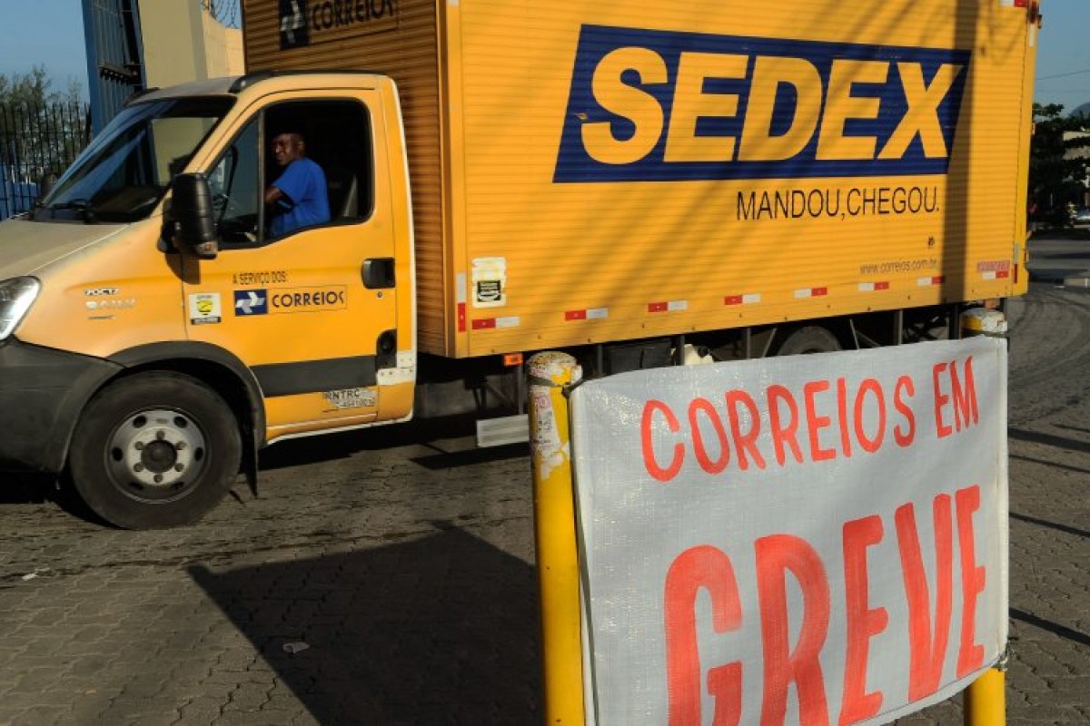 Funcionários dos Correios ameaçam nova greve em março