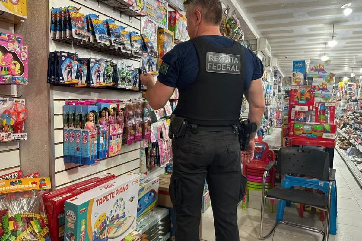 Brinquedos falsificados são apreendidos na região do Feiraguay 