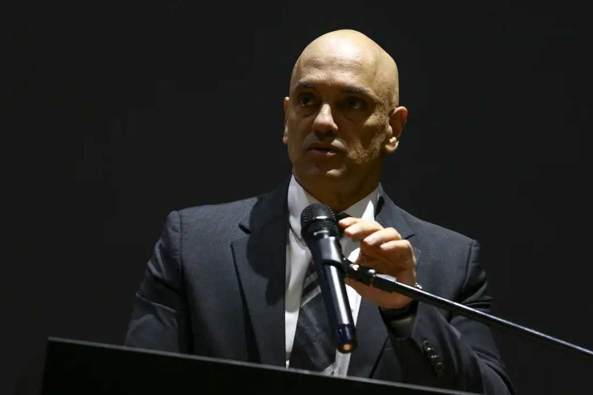 PF pede prorrogação de inquérito a Moraes e quer ouvir delegada que devolveu celular a ex-assessor