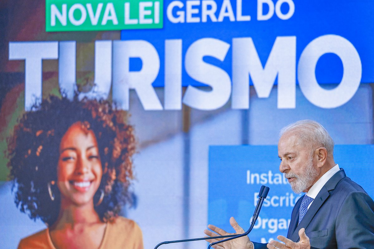 Vídeo: “Não adianta a gente ficar querendo construir passagem para pobre”, afirma Lula 