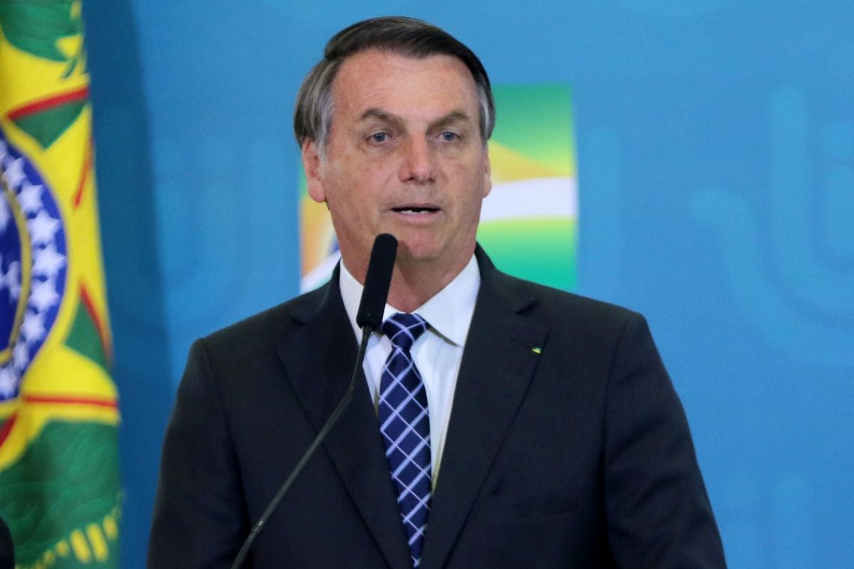 Bolsonaro sobrevoa áreas afetadas pelas chuvas nesta quinta (30)